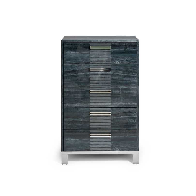 Delia Chest